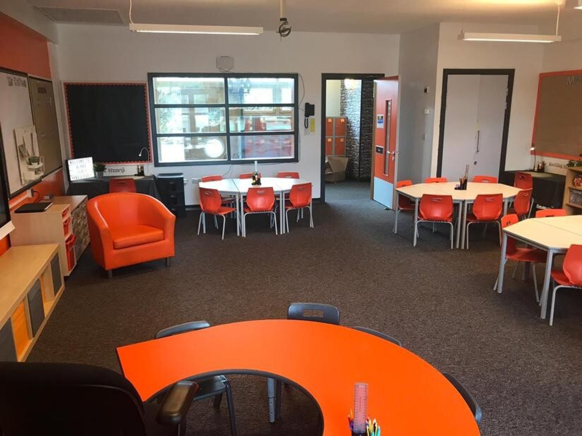 22b8b04a642745a3aaec3f6d152a1a7a 1x1